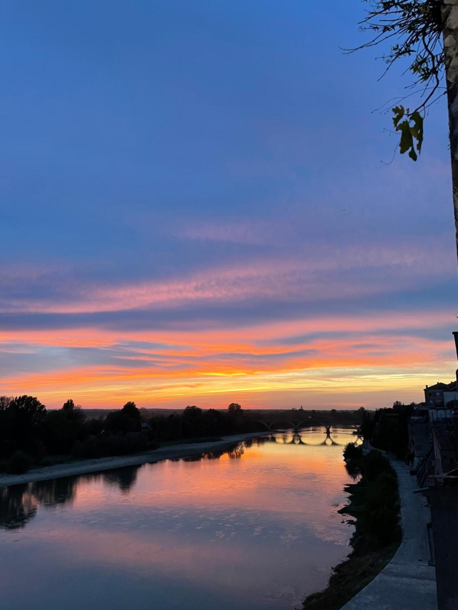 Hotel Restaurant Cote Garonne Le Balcon Des Dames - Tonneins Fauillet Marmande - Vue Panoramique Bord De Garonne Chambres Climatisees Exterior foto