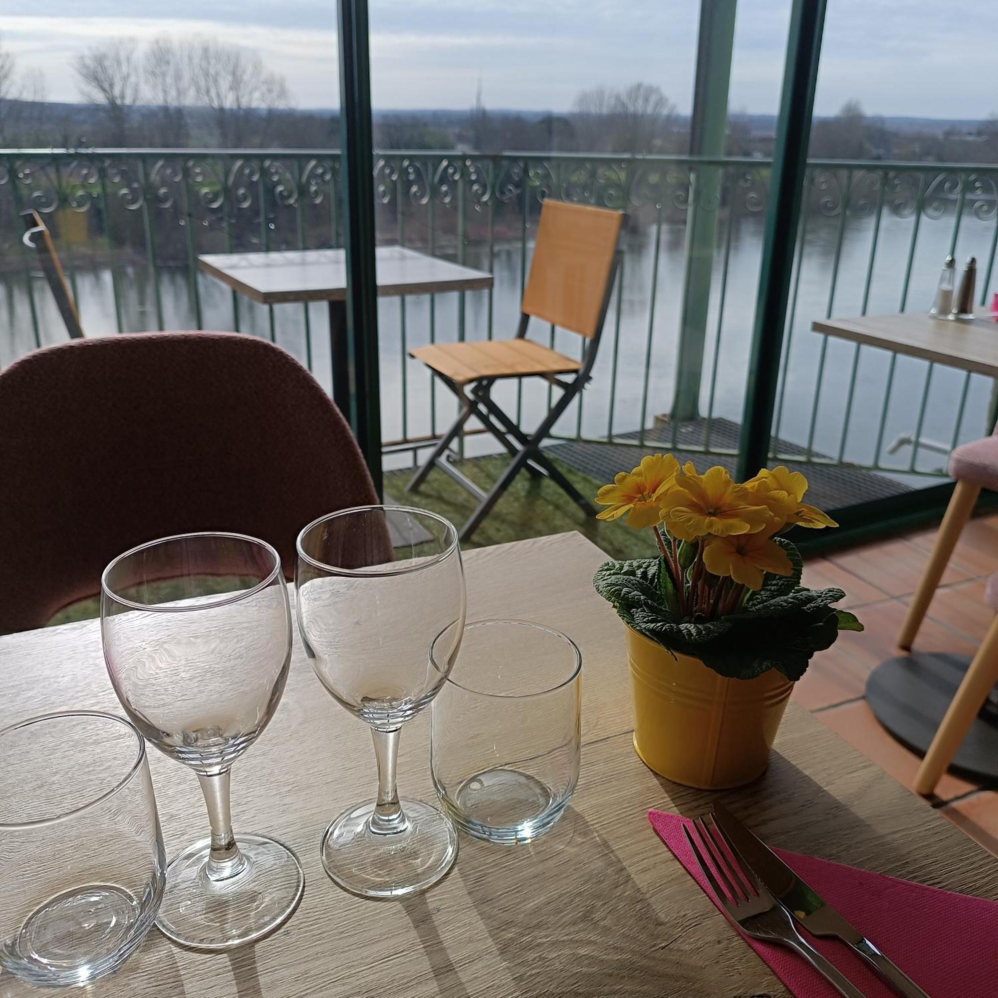 Hotel Restaurant Cote Garonne Le Balcon Des Dames - Tonneins Fauillet Marmande - Vue Panoramique Bord De Garonne Chambres Climatisees Exterior foto